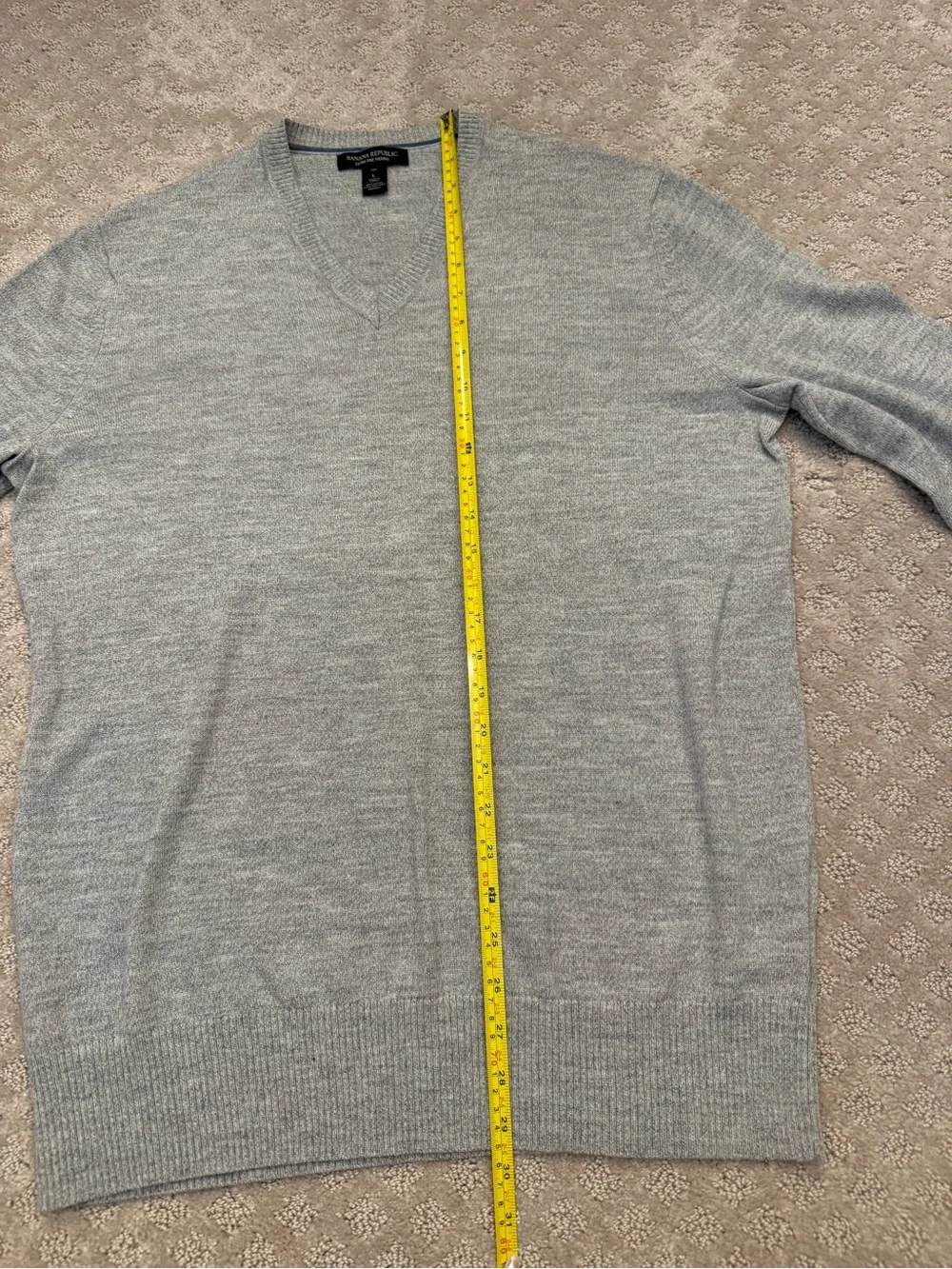 Banana Republic Tall 100% Merino Wool V-Neck Sweater in Heather Gray Large Tall